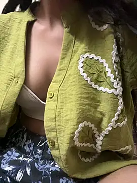 Snapshot of modelnishu chatting on 05-04-26, 03:41 modelnishu online show from 05-04-26, 03:41