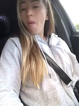 Reina Cummings online show from 09-14-25, 04:44