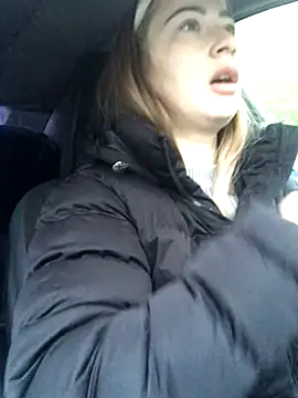 Reina Cummings online show from 10-04-25, 04:54