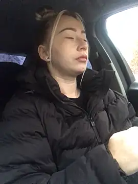 Reina Cummings online show from 10-07-25, 05:04