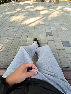 Snapshot of starvingo2002 chatting on 10-26-25, 01:33 starvingo2002 online show from 10-26-25, 01:33