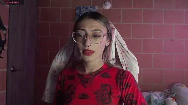 Snapshot of Andrea_camilaaa chatting on 10-30-25, 06:19 Andrea camilaaa online show from 10-30-25, 06:19