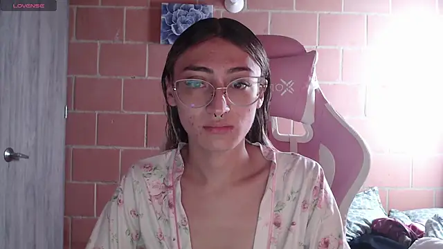 Snapshot of Andrea_camilaaa chatting on 11-10-25, 01:32 Andrea camilaaa online show from 11-10-25, 01:32