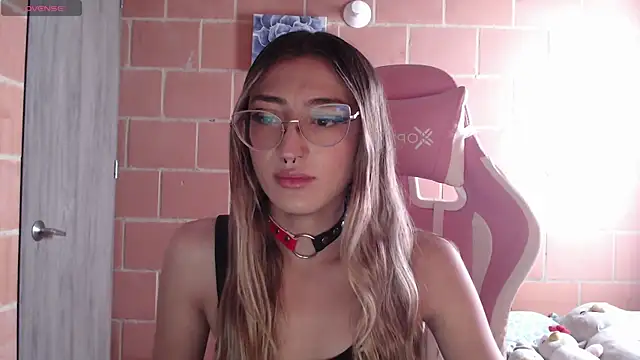 Snapshot of Andrea_camilaaa chatting on 11-23-25, 01:55 Andrea camilaaa online show from 11-23-25, 01:55