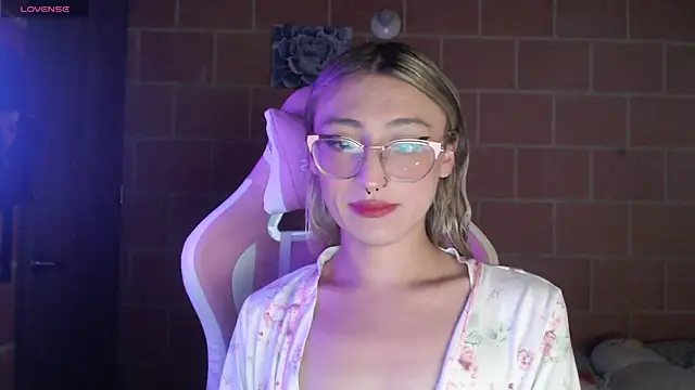 Snapshot of Andrea_camilaaa chatting on 04-15-26, 11:06 Andrea camilaaa online show from 04-15-26, 11:06