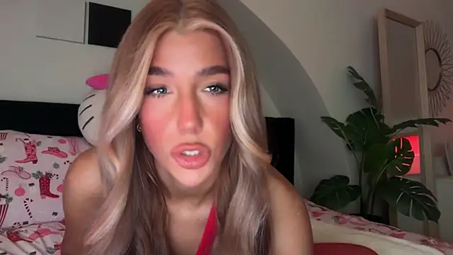 Snapshot of KENNIEXROSE chatting on 12-01-25, 10:37 KENNIEXROSE online show from 12-01-25, 10:37