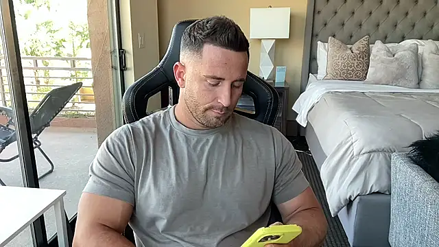 Snapshot of brettmycles28 chatting on 10-22-25, 09:14 brettmycles28 online show from 10-22-25, 09:14