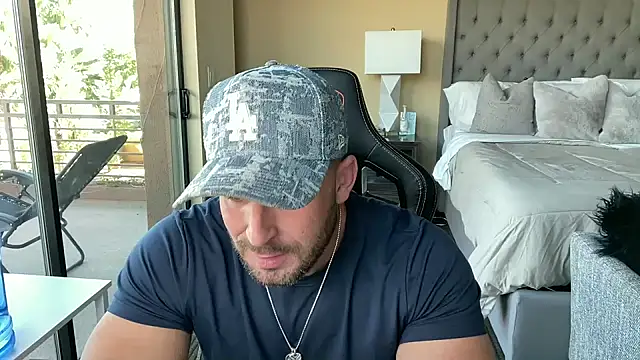 Snapshot of brettmycles28 chatting on 10-29-25, 10:22 brettmycles28 online show from 10-29-25, 10:22