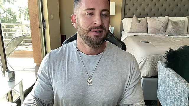 Snapshot of brettmycles28 chatting on 10-30-25, 05:57 brettmycles28 online show from 10-30-25, 05:57