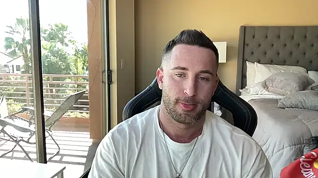 Snapshot of brettmycles28 chatting on 11-24-25, 06:07 brettmycles28 online show from 11-24-25, 06:07