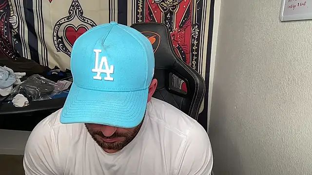 brettmycles28 online show from 02-17-26, 08:15