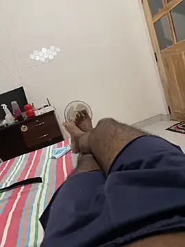 Snapshot of bigDick_000610 chatting on 10-29-25, 08:10 bigDick 000610 online show from 10-29-25, 08:10