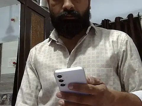 Snapshot of autophile-indian chatting on 04-17-26, 03:37 autophile-indian online show from 04-17-26, 03:37
