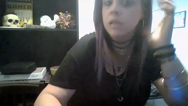 Snapshot of TWiSTYTheTwizted chatting on 06-05-26, 04:02 TWiSTYTheTwizted online show from 06-05-26, 04:02