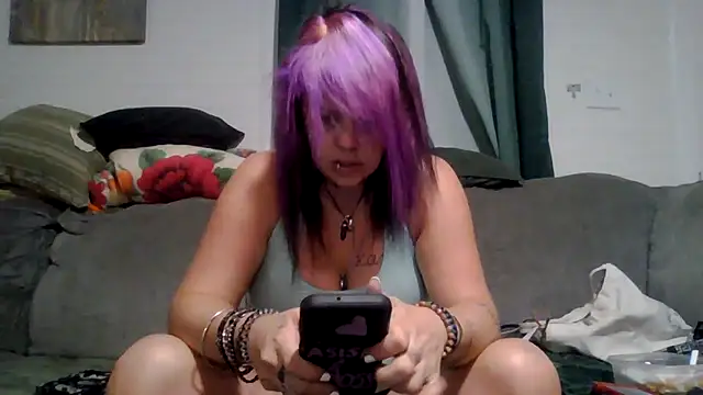 Snapshot of TWiSTYTheTwizted chatting on 07-09-26, 11:42 TWiSTYTheTwizted online show from 07-09-26, 11:42