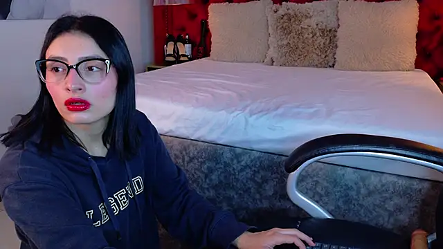 ZaraGold online show from 12-22-25, 12:18