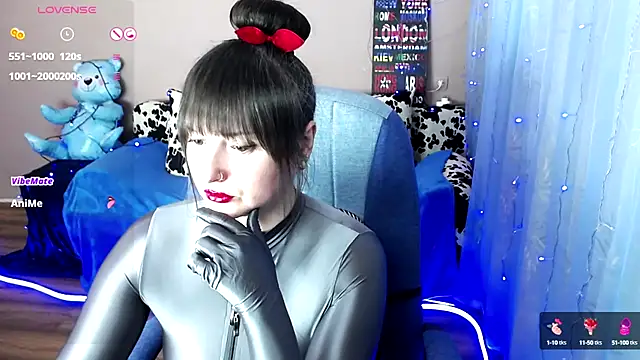 Snapshot of MilaRay chatting on 12-13-24, 11:02 MilaRay online show from 12-13-24, 11:02