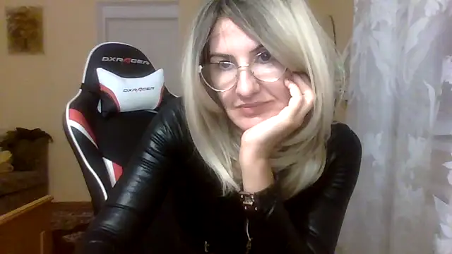 TianaQLove online show from 09-19-25, 02:51