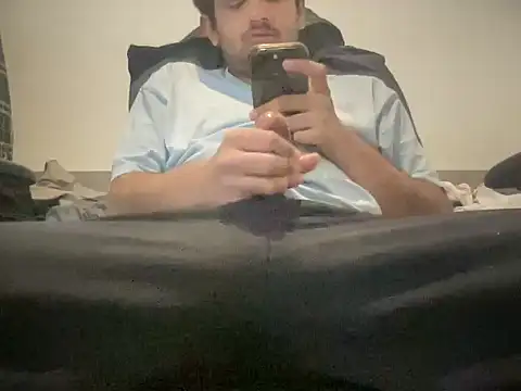 Snapshot of Daddy_2133 chatting on 02-07-26, 12:42 Daddy 2133 online show from 02-07-26, 12:42