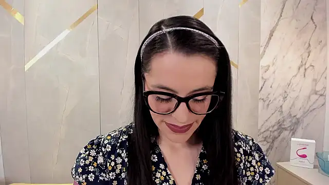 Snapshot of IsisNoir chatting on 03-27-26, 01:00 IsisNoir online show from 03-27-26, 01:00