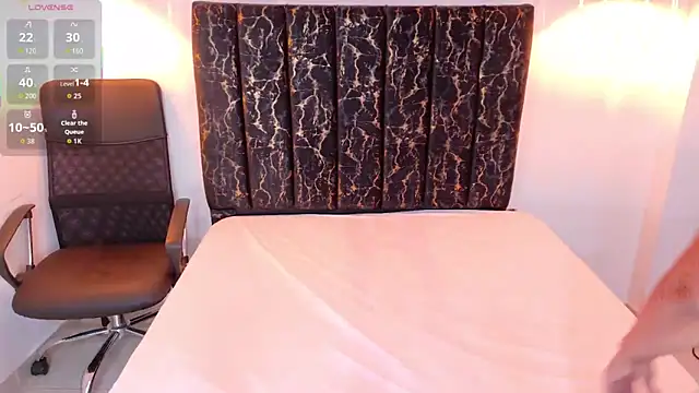 Snapshot of evvaa_moon69 chatting on 04-30-26, 12:33 evvaa moon69 online show from 04-30-26, 12:33