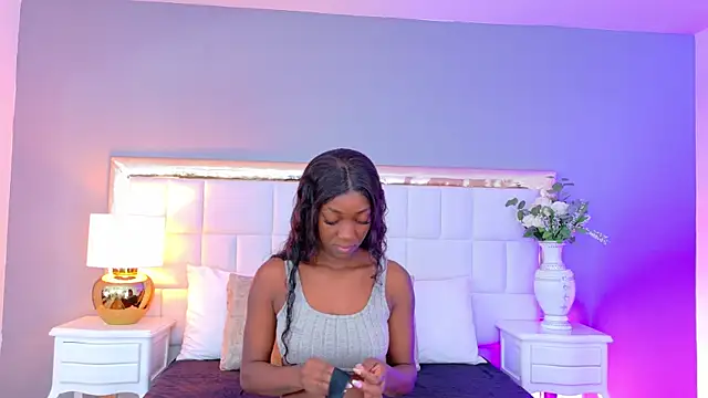 Snapshot of MadeleineHocker chatting on 09-10-25, 12:49 MadeleineHocker online show from 09-10-25, 12:49