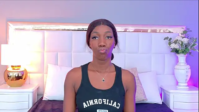 Snapshot of MadeleineHocker chatting on 09-14-25, 12:37 MadeleineHocker online show from 09-14-25, 12:37