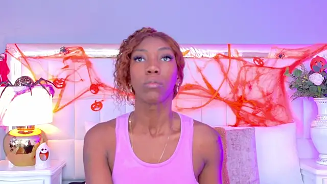 Snapshot of MadeleineHocker chatting on 10-28-25, 12:19 MadeleineHocker online show from 10-28-25, 12:19