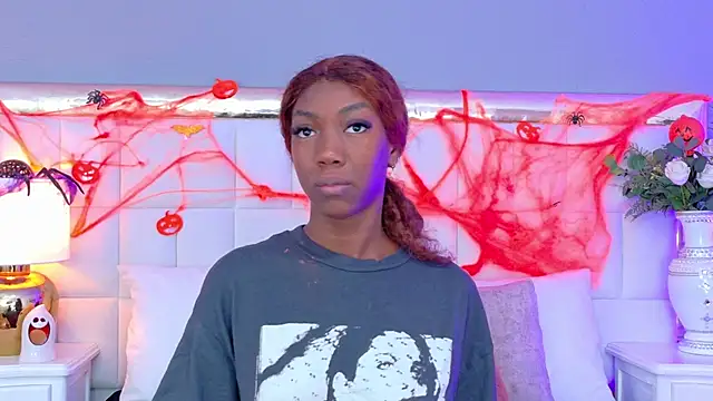 Snapshot of MadeleineHocker chatting on 10-30-25, 12:17 MadeleineHocker online show from 10-30-25, 12:17