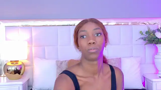 Snapshot of MadeleineHocker chatting on 11-18-25, 12:20 MadeleineHocker online show from 11-18-25, 12:20