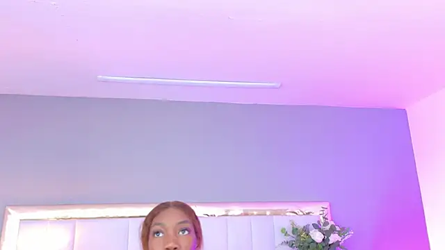 Snapshot of MadeleineHocker chatting on 11-19-25, 12:27 MadeleineHocker online show from 11-19-25, 12:27