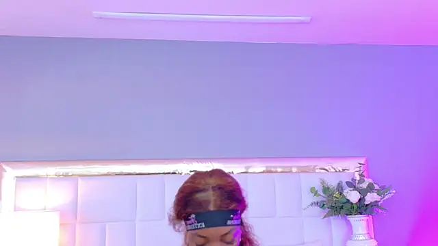 Snapshot of MadeleineHocker chatting on 11-24-25, 01:44 MadeleineHocker online show from 11-24-25, 01:44