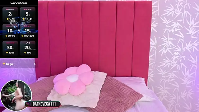 DafneVega online show from 09-17-25, 03:57