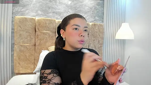 Snapshot of leilapons chatting on 10-26-25, 05:19 leilapons online show from 10-26-25, 05:19