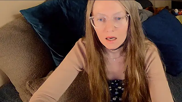 Snapshot of _Goldilocks_ chatting on 10-26-25, 05:41  Goldilocks  online show from 10-26-25, 05:41