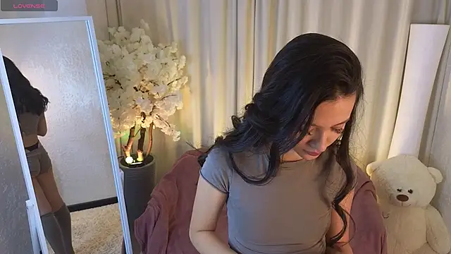 Janet Jee online show from 10-13-25, 11:21