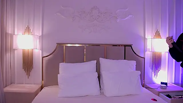 Snapshot of MeganStrain chatting on 09-10-25, 03:06 MeganStrain online show from 09-10-25, 03:06