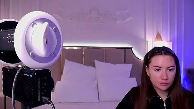 Snapshot of MeganStrain chatting on 09-19-25, 03:08 MeganStrain online show from 09-19-25, 03:08