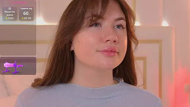 Snapshot of MeganStrain chatting on 10-05-25, 03:05 MeganStrain online show from 10-05-25, 03:05