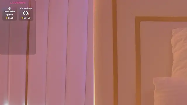 Snapshot of MeganStrain chatting on 10-13-25, 03:06 MeganStrain online show from 10-13-25, 03:06