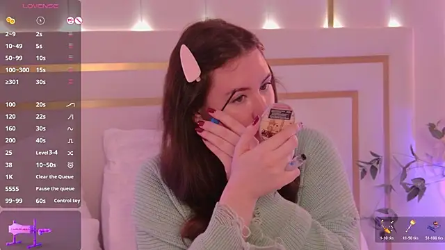 Snapshot of MeganStrain chatting on 11-26-25, 03:18 MeganStrain online show from 11-26-25, 03:18