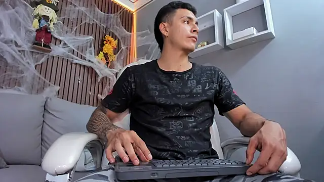 Leo santoro online show from 10-28-25, 02:31