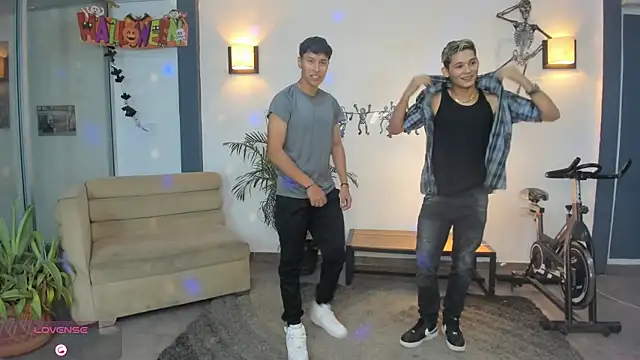 Bisexlifehot   online show from 10-21-25, 11:16