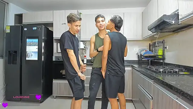 Bisexlifehot   online show from 02-07-26, 11:08