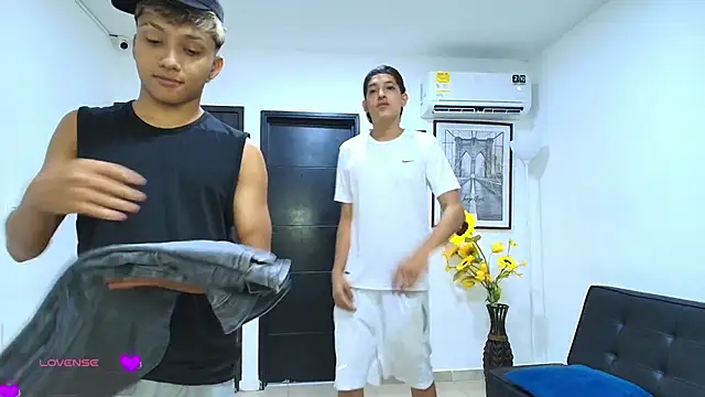 Bisexlifehot   online show from 04-10-26, 11:09