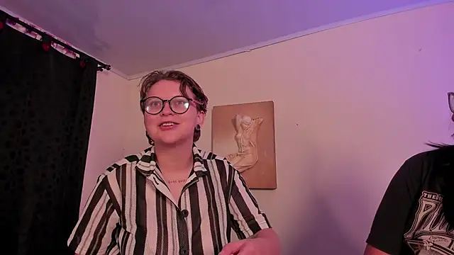 Snapshot of CrazyCakes_ chatting on 11-22-25, 04:22 CrazyCakes online show from 11-22-25, 04:22