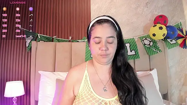 Snapshot of _Cris_Spicy_ chatting on 06-17-26, 08:21 Cris Spicy online show from 06-17-26, 08:21