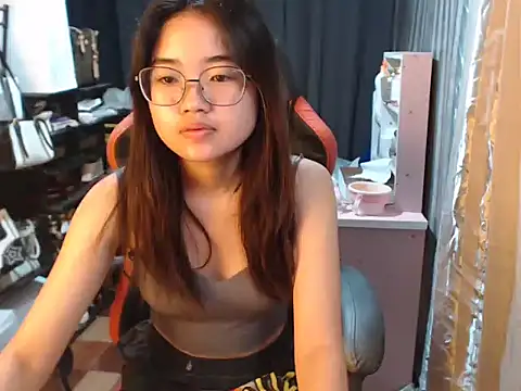 Snapshot of urhoneybunny25 chatting on 10-13-25, 08:53 urhoneybunny25 online show from 10-13-25, 08:53