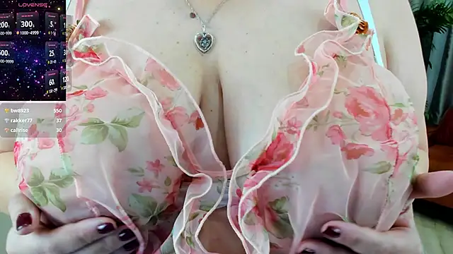 Snapshot of WifeyXRated chatting on 03-05-25, 08:43 WifeyXRated online show from 03-05-25, 08:43