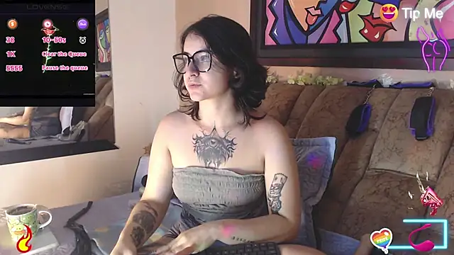 Snapshot of miss_tatta chatting on 10-18-25, 04:04 miss tatta online show from 10-18-25, 04:04